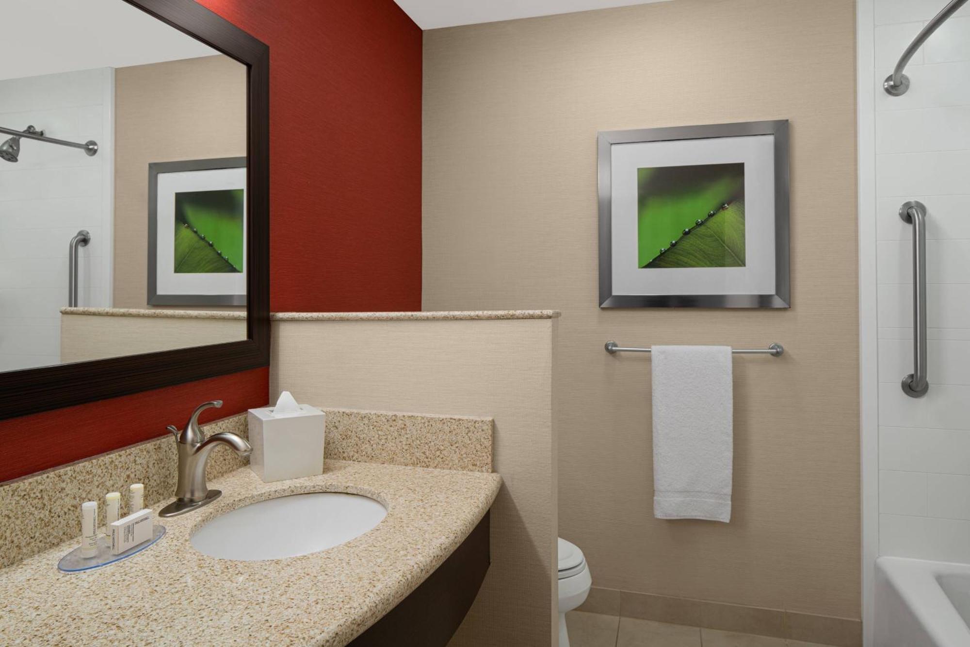 Courtyard By Marriott Houston Kingwood Hotel Kinwood Exterior photo